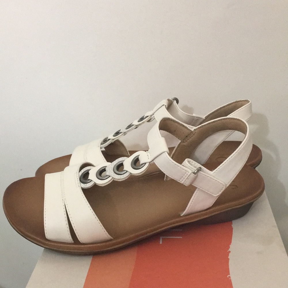 Naturalizer Soul Womens Size 6M White Sandal